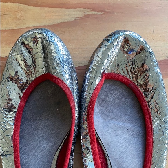 Joie Mirrored Silver Flats with Red Piping size 39 - Picture 2 of 4